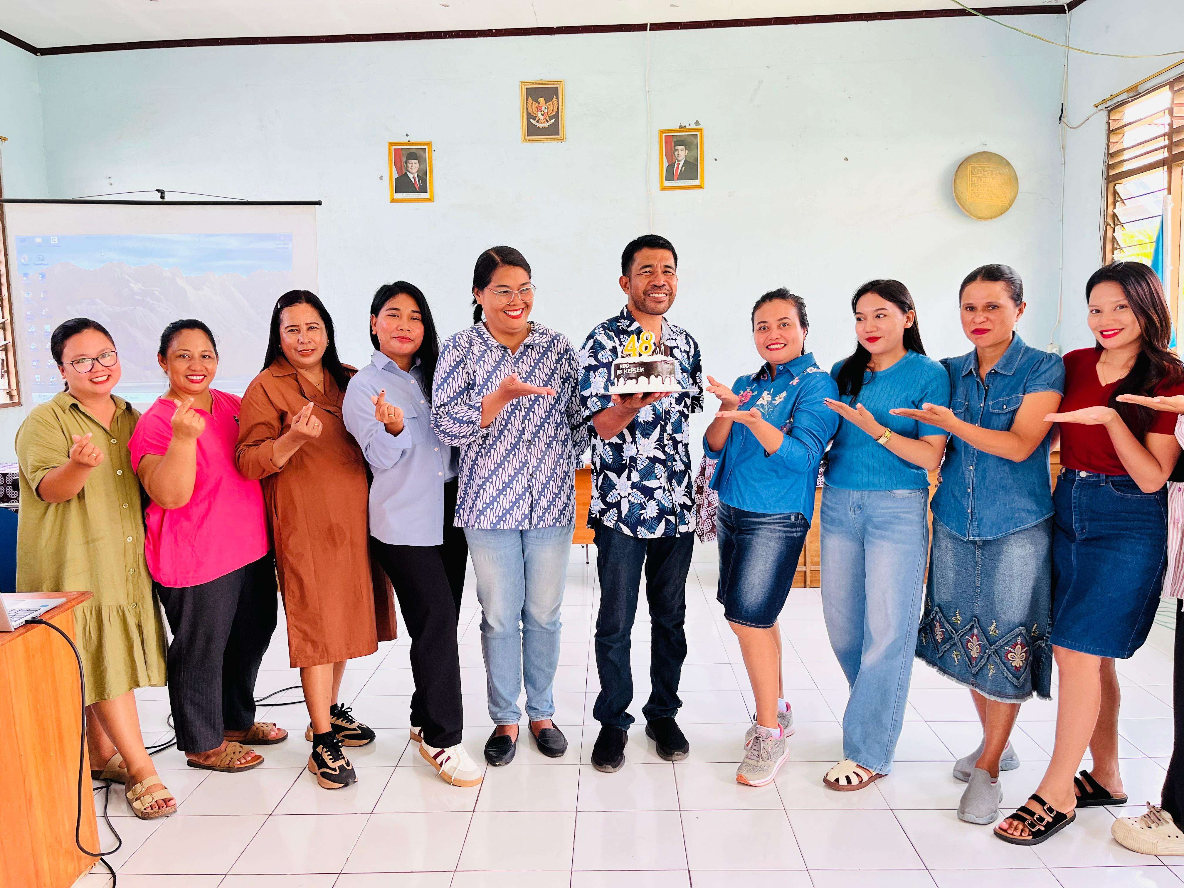 ULANG TAHUN KEPALA SMP NEGERI 1 HALMAHERA UTARA